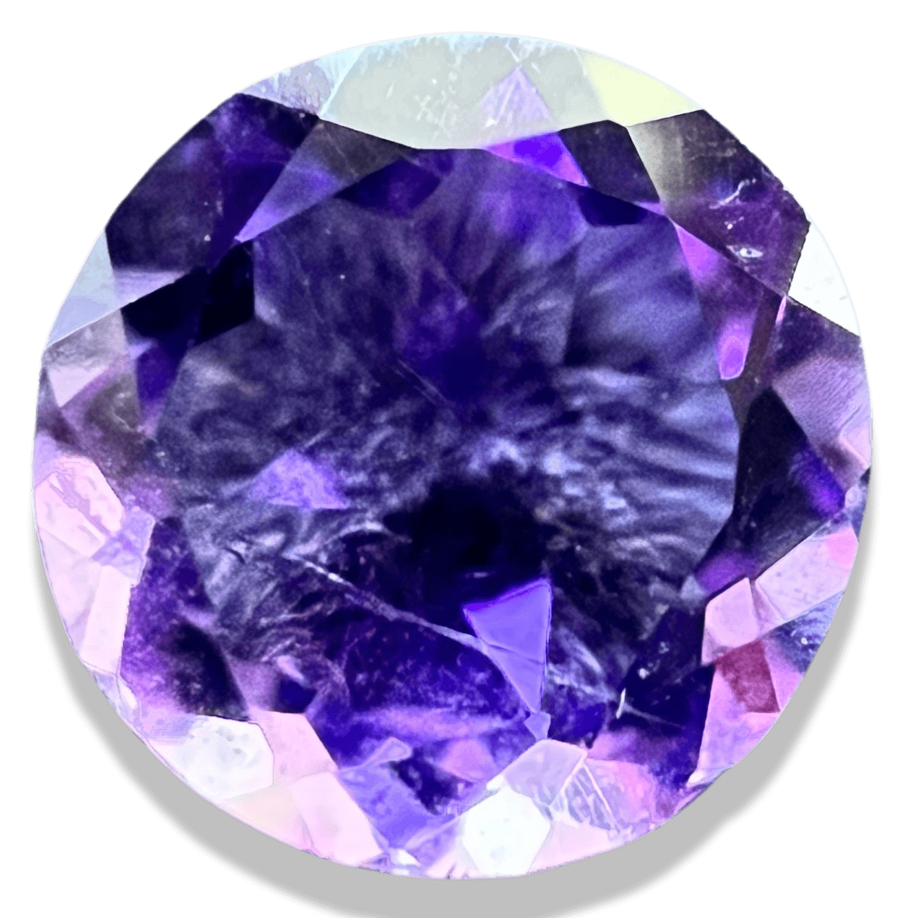 pierre d'amethyste violette taillée sur fond transparent