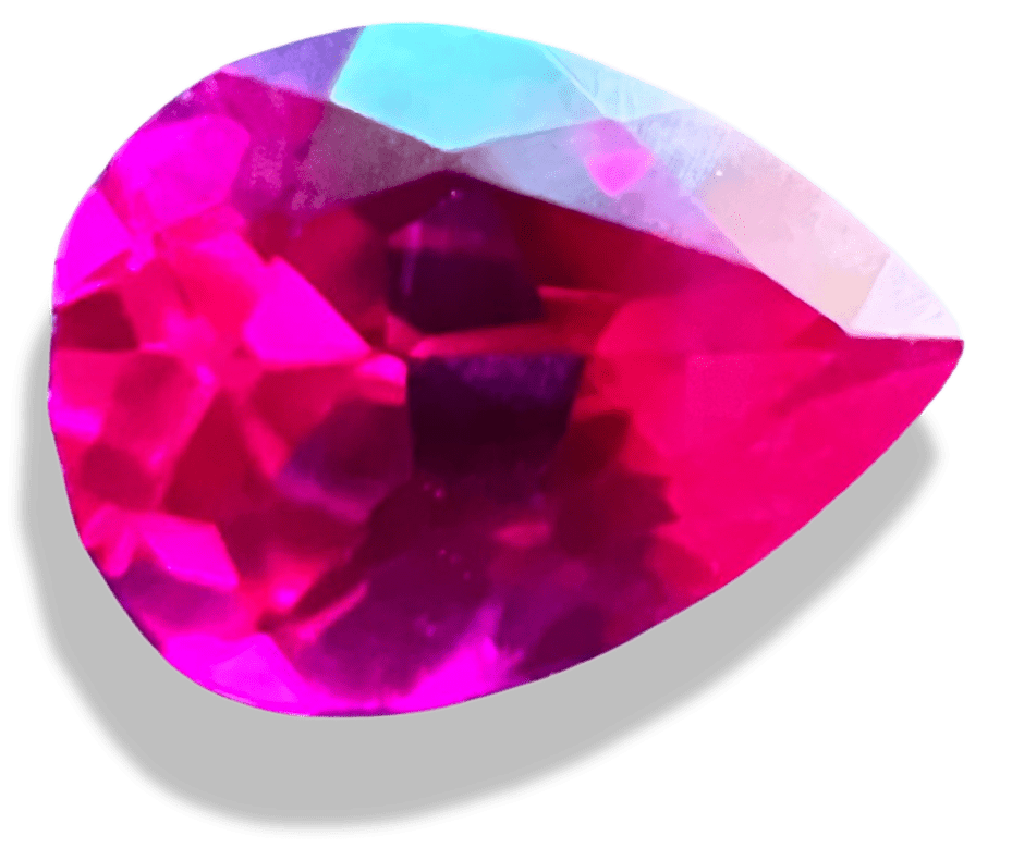 pierre de rubis rouge synthétique taillée sur fond transparent