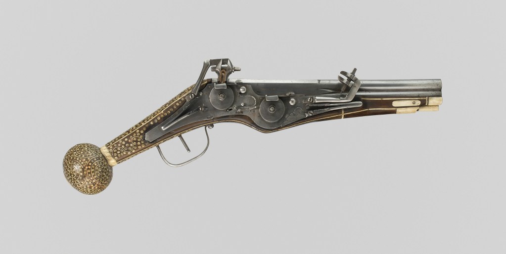 pistolet ancien composé d'acier, de cuivre en alliage, de cuir, de bois et de pyrite