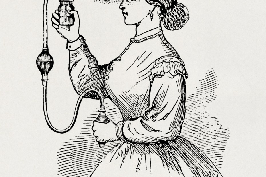 illustration ancienne en noire sur blanc de 1875 montrant une femme de profil utilisant une bouteille de parfum et un truc rond ou quand on appuie dessus ça spray le parfum sauf qu'elle se spray le parfum directement dans les yeux.